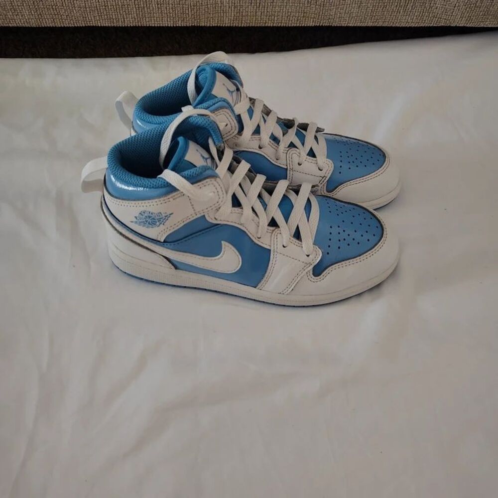 Nike Air Jordan 1 Mid SE White/Legend Blue Size 4y